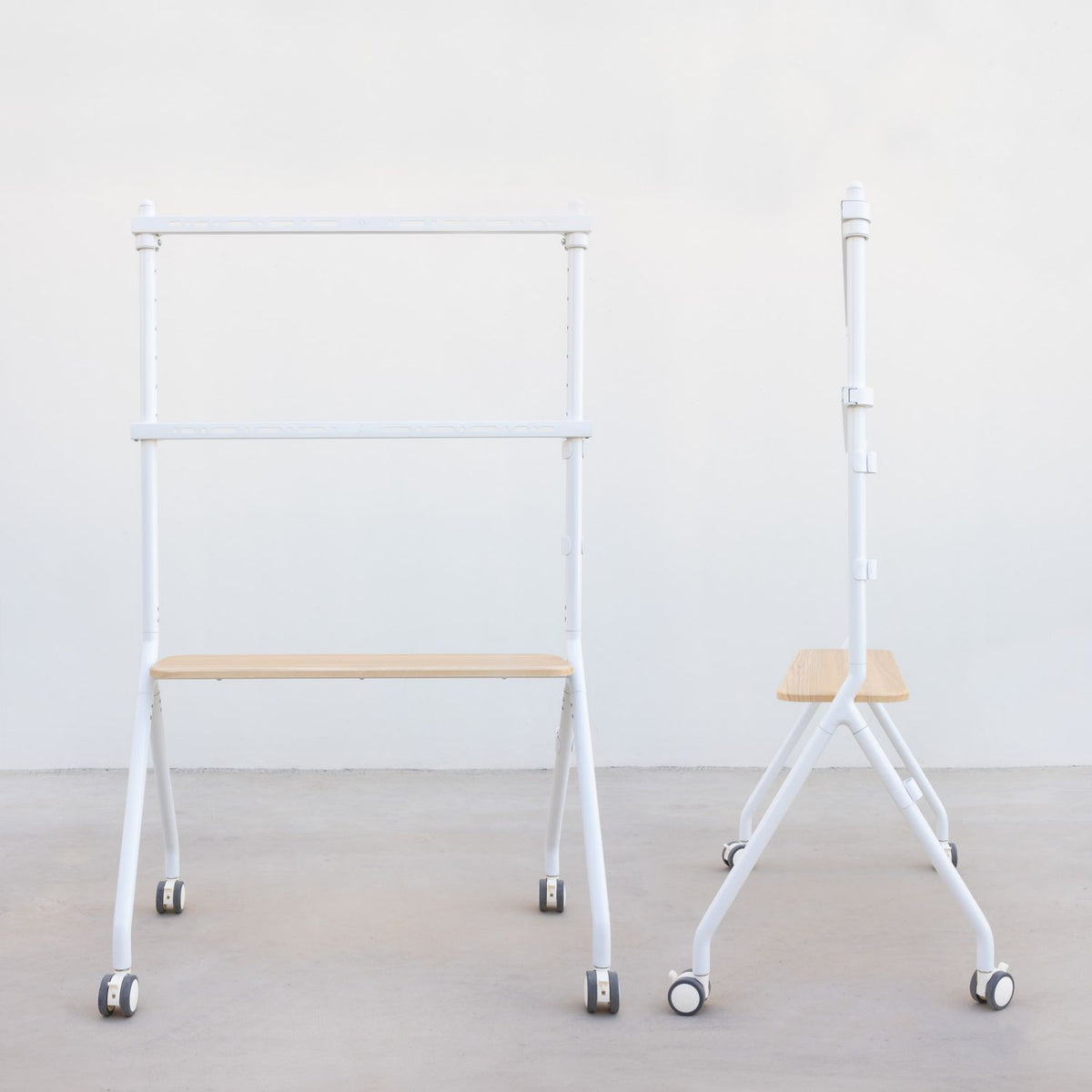 Soporte de Suelo TOOQ 49"-80" Blanco/Haya (FS20207M-W)