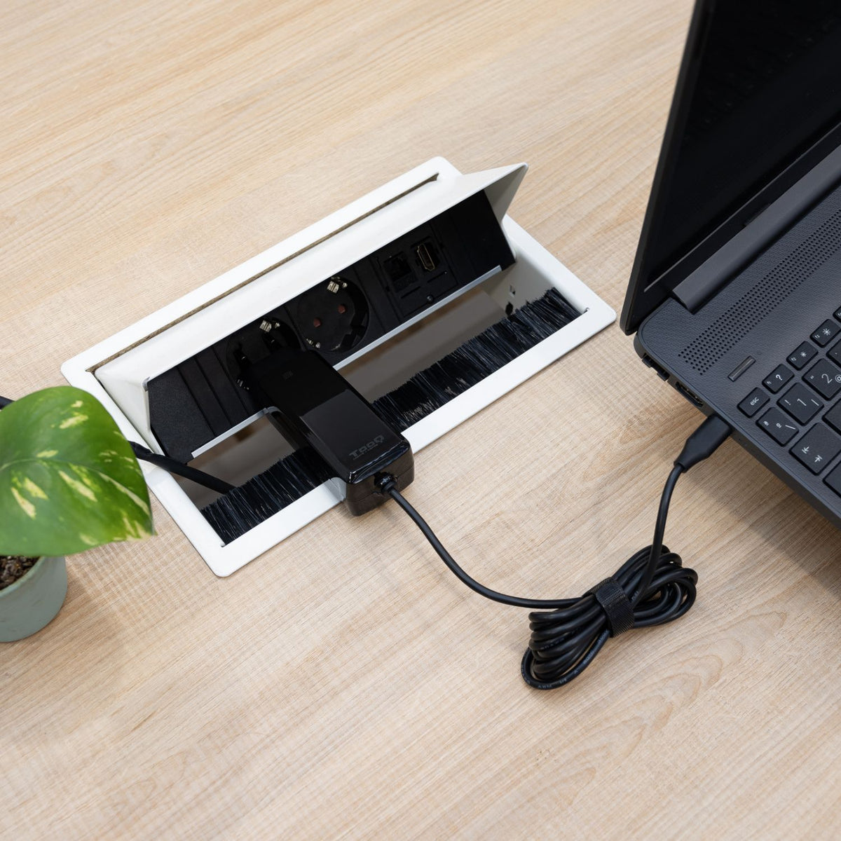Cargador TooQ USB-C PD 65W Negro (TQLC-USBCGAN65PD-C)